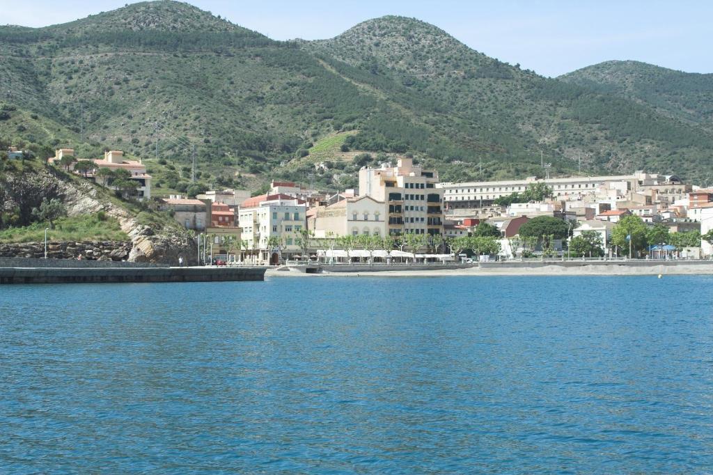 Hostal Juventus Portbou Exteriör bild